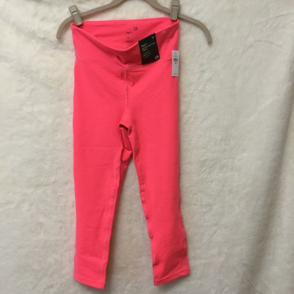 GapFit Bright Neon Pink Compression Capris
